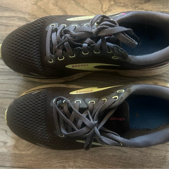 Brooks Men's Black and Yellow Athletic Shoes - Picture 1 of 3